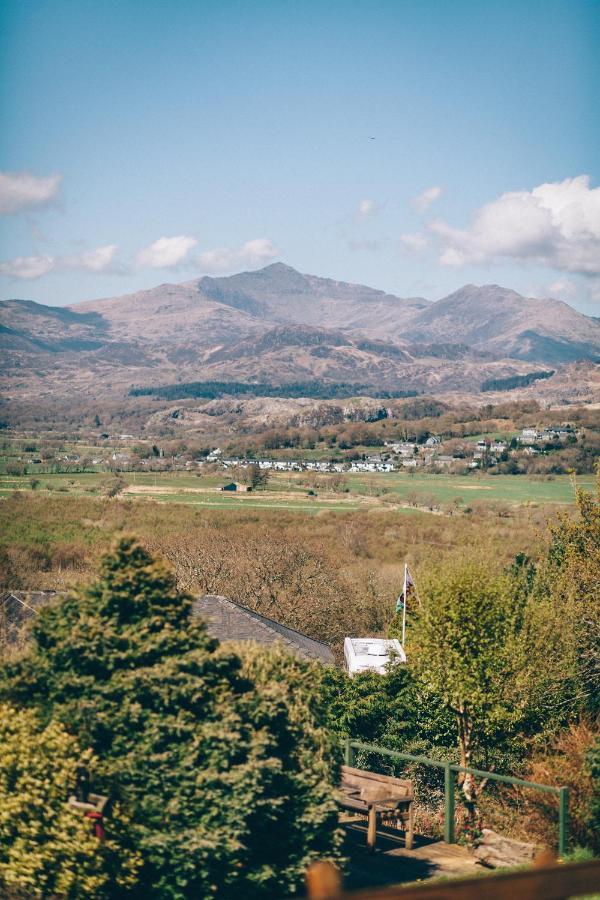 Ferlas Bed And Breakfast Penrhyndeudreath Dış mekan fotoğraf