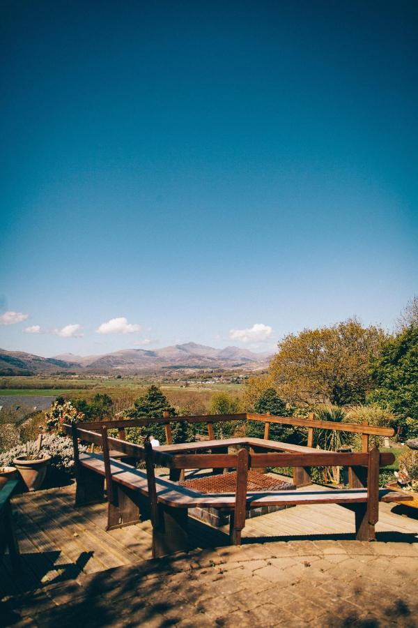 Ferlas Bed And Breakfast Penrhyndeudreath Dış mekan fotoğraf
