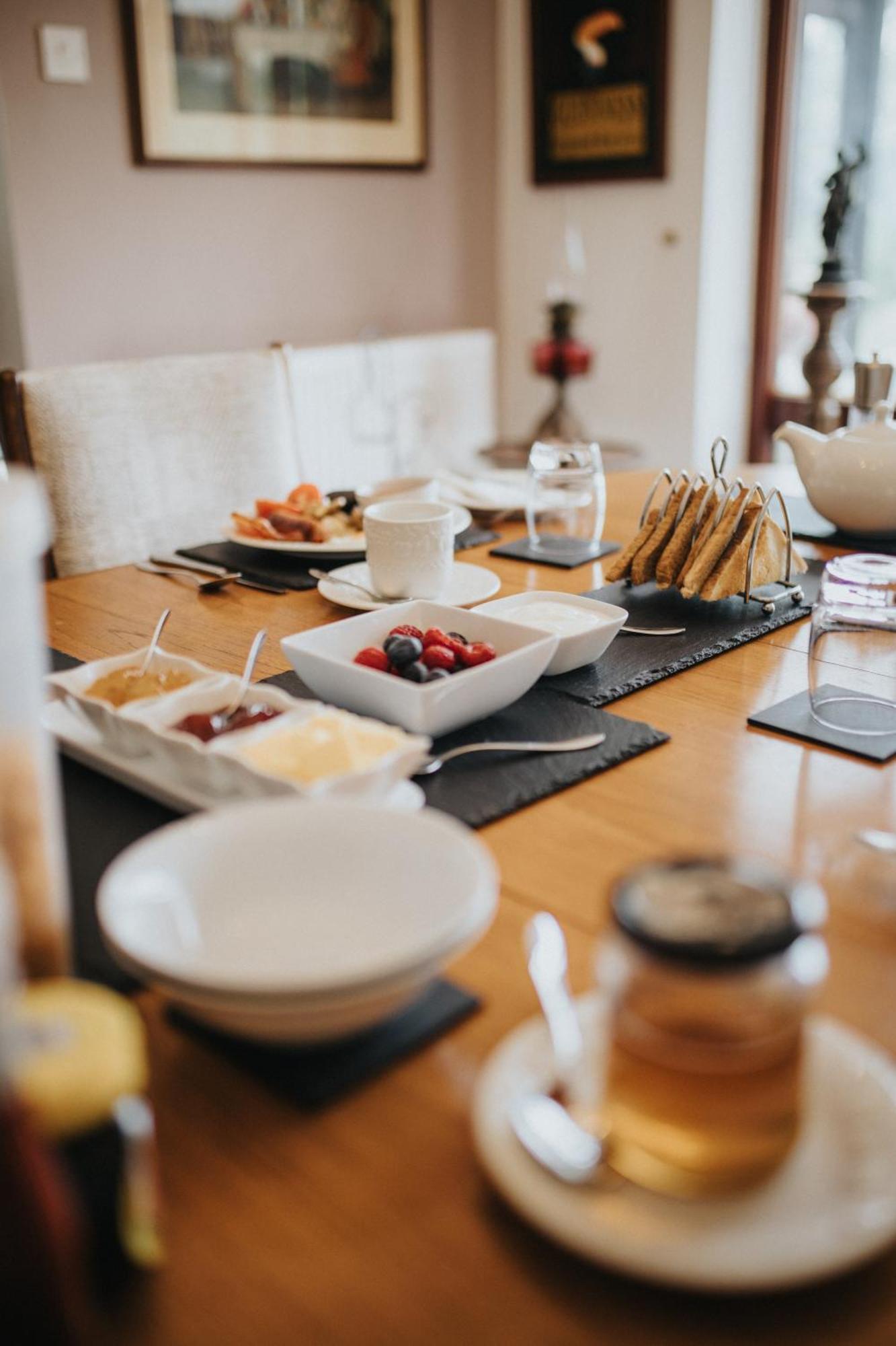 Ferlas Bed And Breakfast Penrhyndeudreath Dış mekan fotoğraf