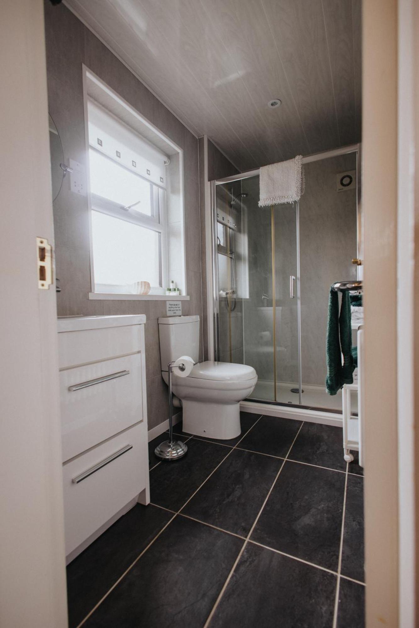 Ferlas Bed And Breakfast Penrhyndeudreath Dış mekan fotoğraf