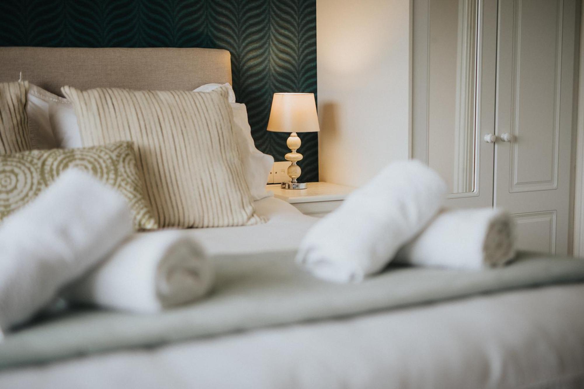 Ferlas Bed And Breakfast Penrhyndeudreath Dış mekan fotoğraf