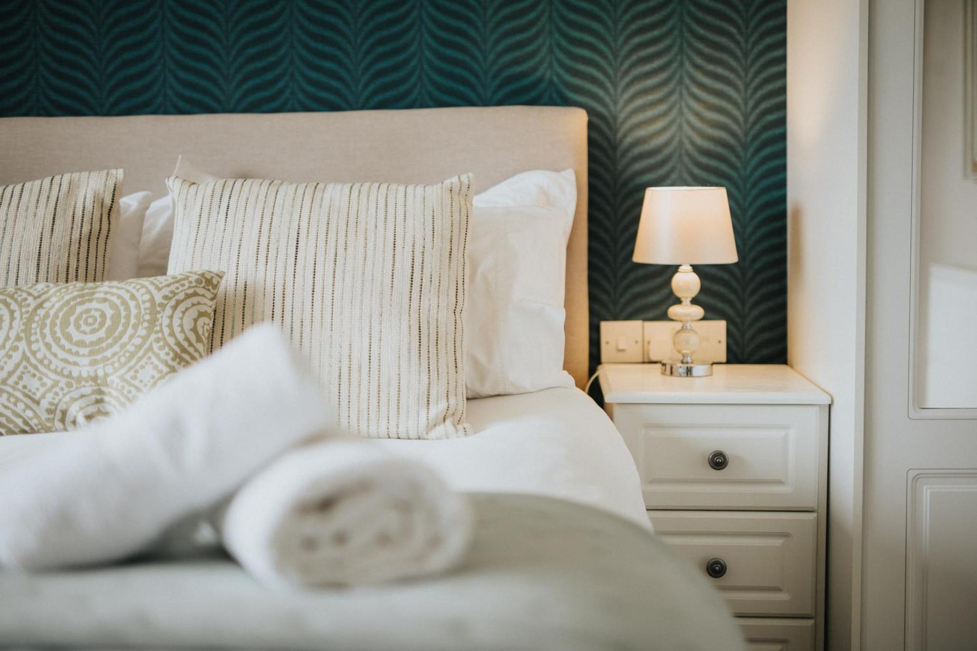 Ferlas Bed And Breakfast Penrhyndeudreath Dış mekan fotoğraf